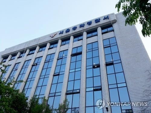 <b>장윤정 모친</b> 사기로 <b>구속 송치</b>…투자해 준다며 지인돈 수천만원 챙긴 혐...