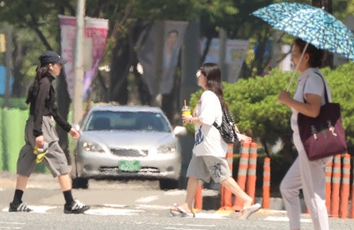 경남 <b>양산 40.3도</b> 극한 폭염…부산 122년 관측 사상 <b>최고</b> 더위
