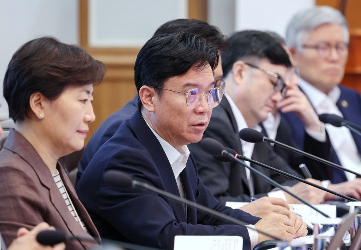 노동부, 이달 중 'N% 성과급' 지침 발표…자발적 퇴사 <b>청년</b>도 <b>실업급여</b>
