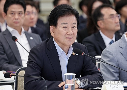<b>정동영</b> "혐오·대결조장 '<b>주적</b>' <b>대체</b>해야…경원선 복원재개"