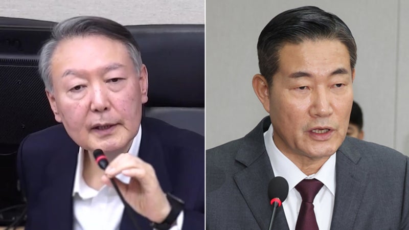 [속보] 특검, '계엄 정당화 메시지' <b>윤석열</b>·신원식 <b>기소</b>