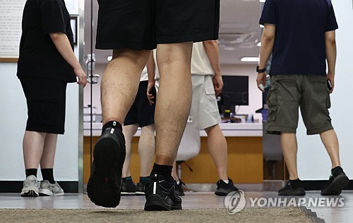 반바지 출근 [연합뉴스 자료사진]