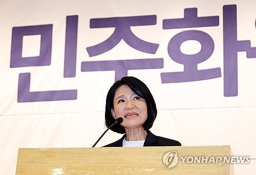국힘 <b>이진숙</b> '5·18 <b>토론회</b>' 아수라장…<b>충돌</b>에 경찰 출동도