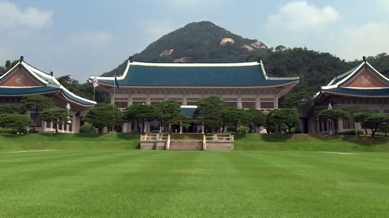 靑 "국회 권한 강화 <b>4년 중임제</b> 수용성 높아"