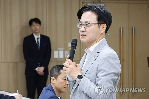 <b>김정관</b> 산업장관 <b>미국행</b>…3주 만에 재방문