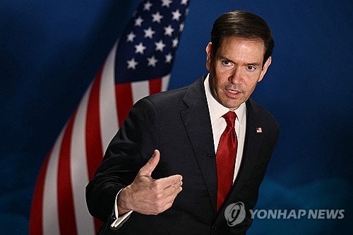 "美, <b>망명</b> 신청자 <b>비자</b> 일괄 <b>취소</b> 준비…최대 20만명"