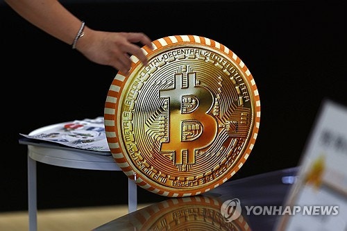 <b>비트코인 8만달러</b> 탈환…ETF 자금 2.6조 유입