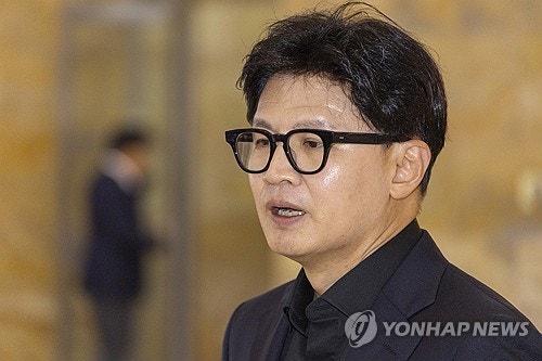 <b>경찰</b>, 수사 착수에 <b>한동훈</b> <b>반발</b>…"민주당 오빠들 이빨 되려 하나"