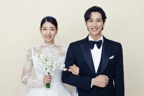 배우 <b>박신혜</b>, <b>둘째 득녀</b>…"산모·아이 모두 건강"