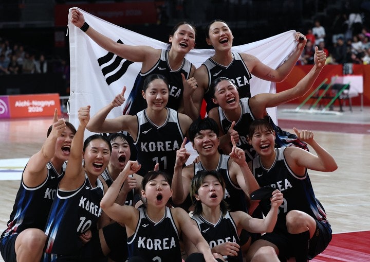 여자농구, 일본 꺾고 금…12년 만에 남녀 동반 우승