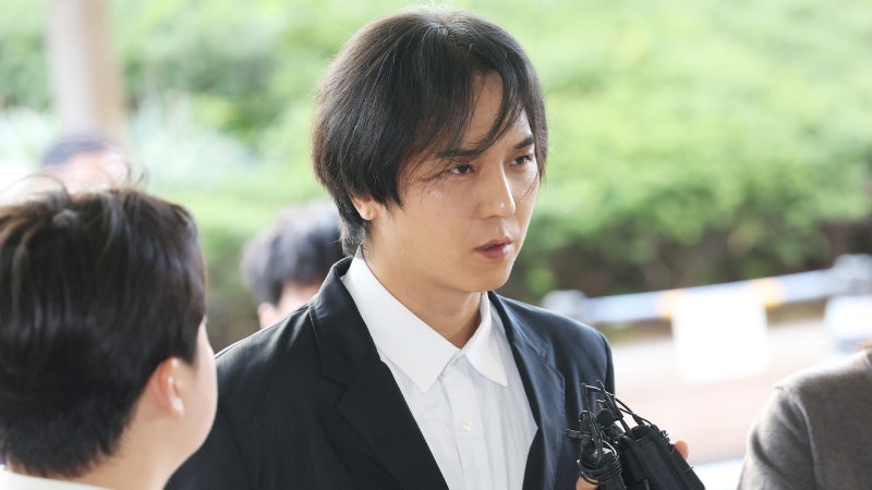 '사회<b>복무</b> 102일 결근' <b>송민호</b> 징역형 집행유예