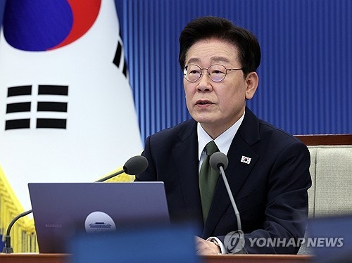<b>이 대통령</b> "능력 안되면서 큰 자리 요구"…여권 '강경파' 저격