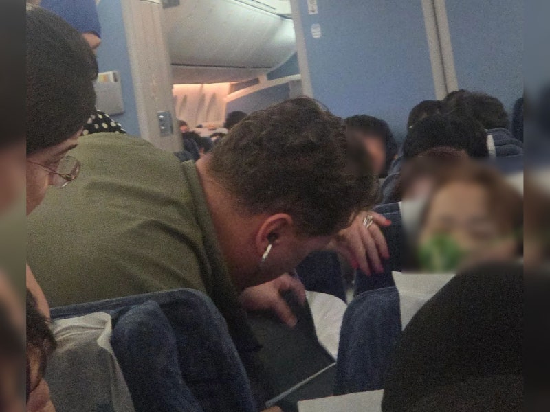 인천행 비행기서 사람 살린 우즈베키스탄 의사…'특별한 한국 인연'