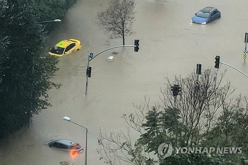 <b>이스탄불</b>, 수십년만의 '물폭탄'에 인명피해 속출
