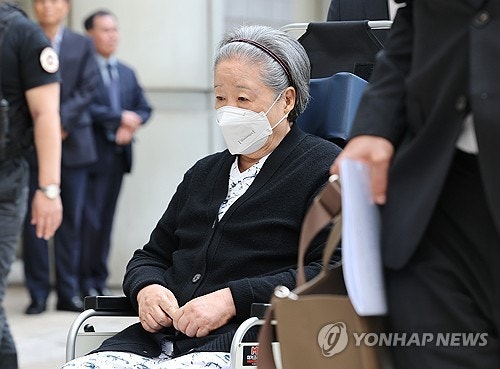 '통일교 정교유착' <b>한학자 보석 허가</b>…"거주지 병원으로 제한"