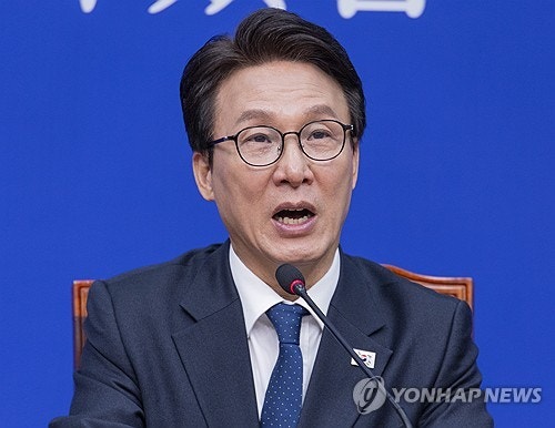 김민석, <b>유시민</b> '<b>이대통령 비판</b>'에 "평가나 답 불필요"