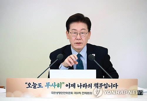 <b>이 대통령 지지율 39</b>%…지난주보다 1%p 하락[한국갤럽]