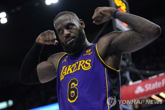 NBA湖人队以123比111战胜了对手并肩获胜1日NBA战绩