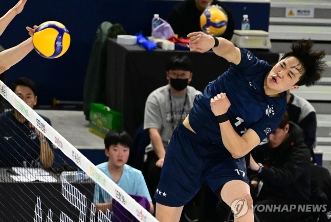 대한항공 <b>임동혁</b>·흥국생명 <b>김연경</b>, 프로배구 5라운드 남녀 MVP 선정
