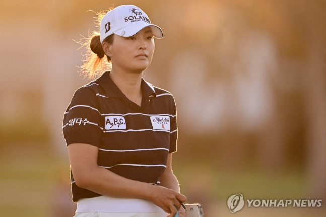 고진영, LPGA 파운더스컵 2R 선두...대회 4번째 우승 도전