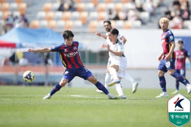 전북, 후반 50분 <b>전진우 극장골</b>로 수원FC 2-1 격파... 6경기 무패 2위 도...