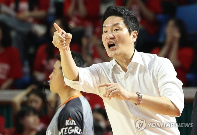 완전히 리듬 되찾았다... 전희철 <b>감독</b>, 30점차 승리에도 "6차전이 첫 번...