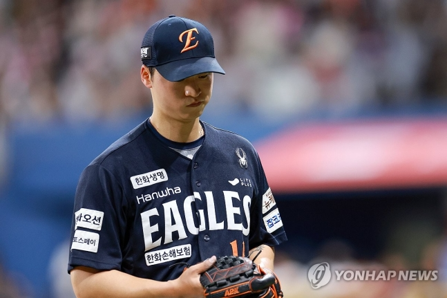 '78억 FA' <b>엄상백</b>, <b>부진</b> 끝에 2군행... 한화 1순위 유망주 <b>황준서</b> 선발 ...