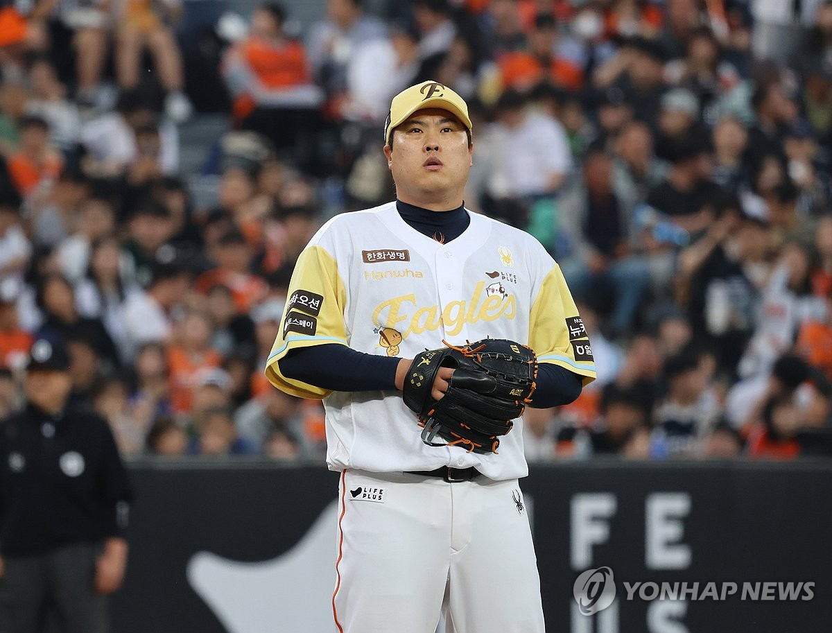 '노장의 한계' <b>류현진 부상</b> 이탈..."kt전 4실점→왼쪽 내전근 불편" 한화...