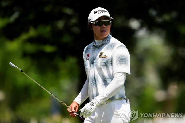 'PGA 복귀 노리는' <b>김성현</b>, <b>ISCO 챔피언십</b> 공동 10위...첫 우승 기회 잡았...