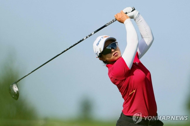 '상승세' <b>김세영</b>·김아림, AIG 여자오픈서 희망...공동 7위로 주말 <b>선두</b>...