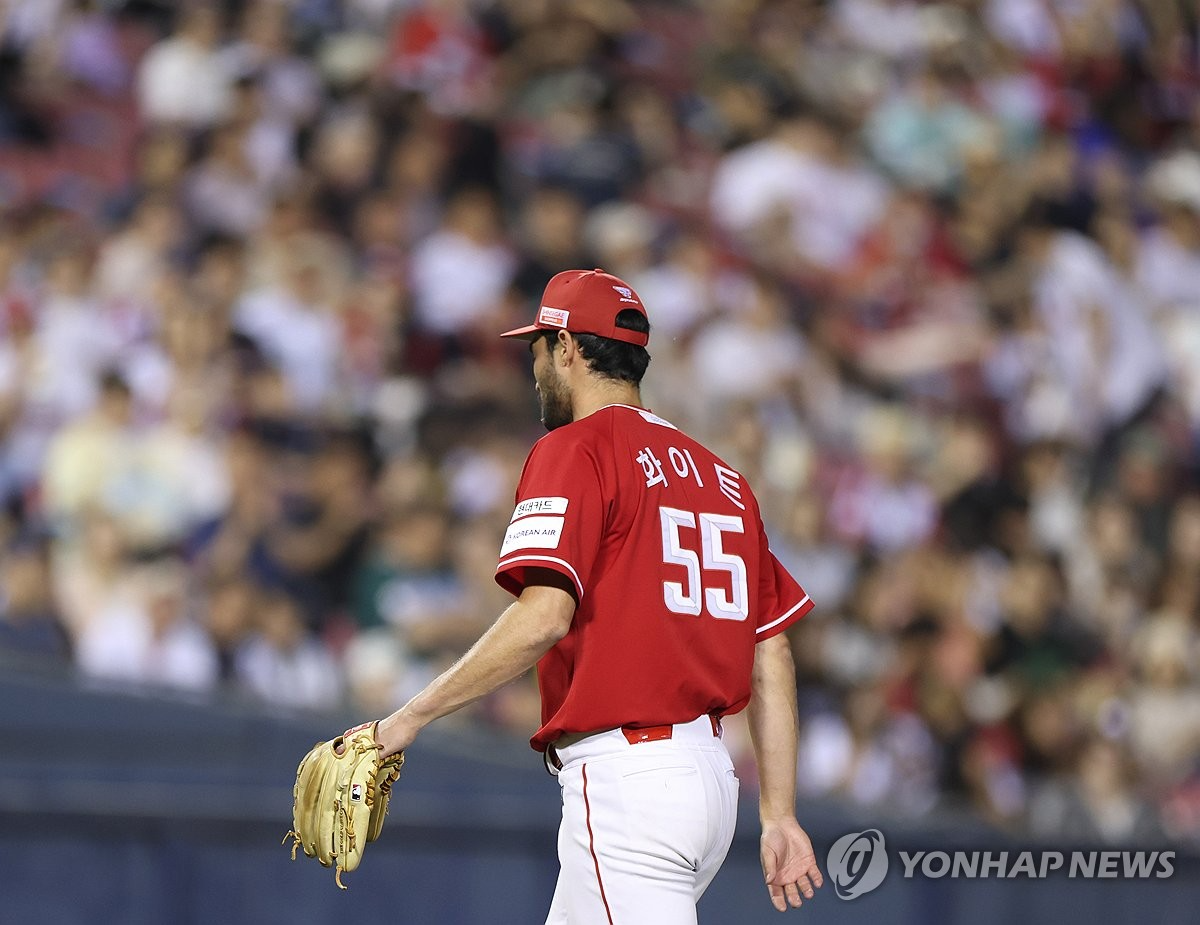 SSG <b>화이트</b>, 타구 직격 후유증으로 <b>1군</b> 제외...한유섬 부상 회복 복귀