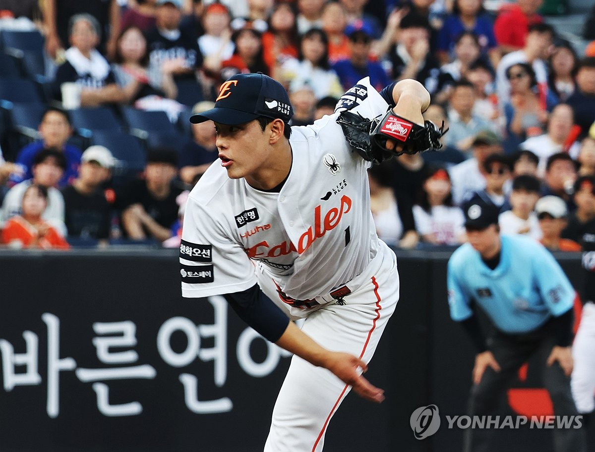 '이게 진짜 에이스' 한화 <b>문동주</b>, 커리어 첫 10탈삼진으로 시즌 최고투...
