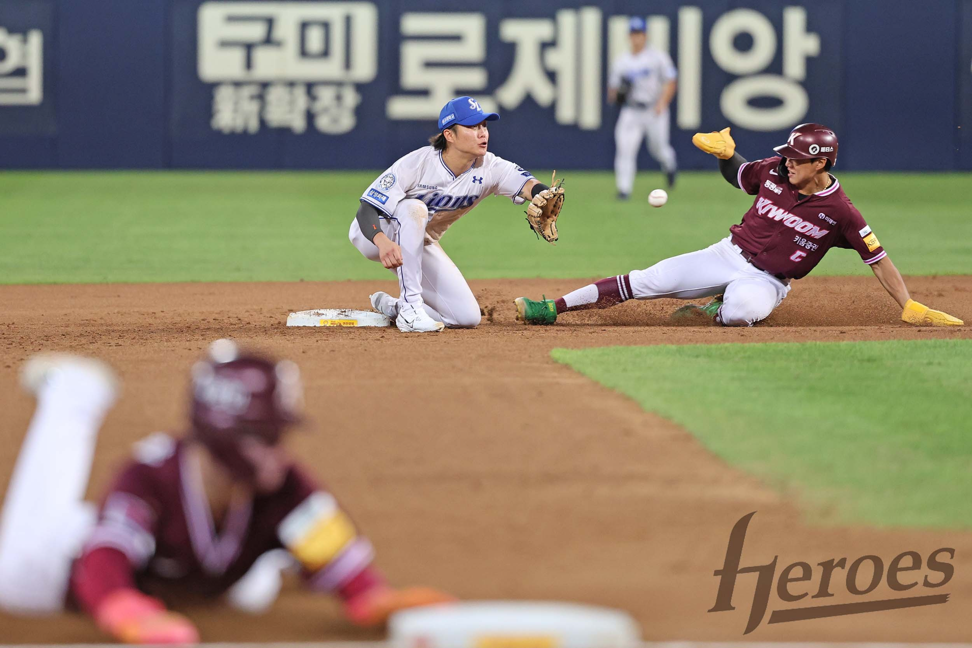최하위 <b>키움</b>, <b>김건희 결승포</b>로 삼성 격파...대구 9연패 탈출