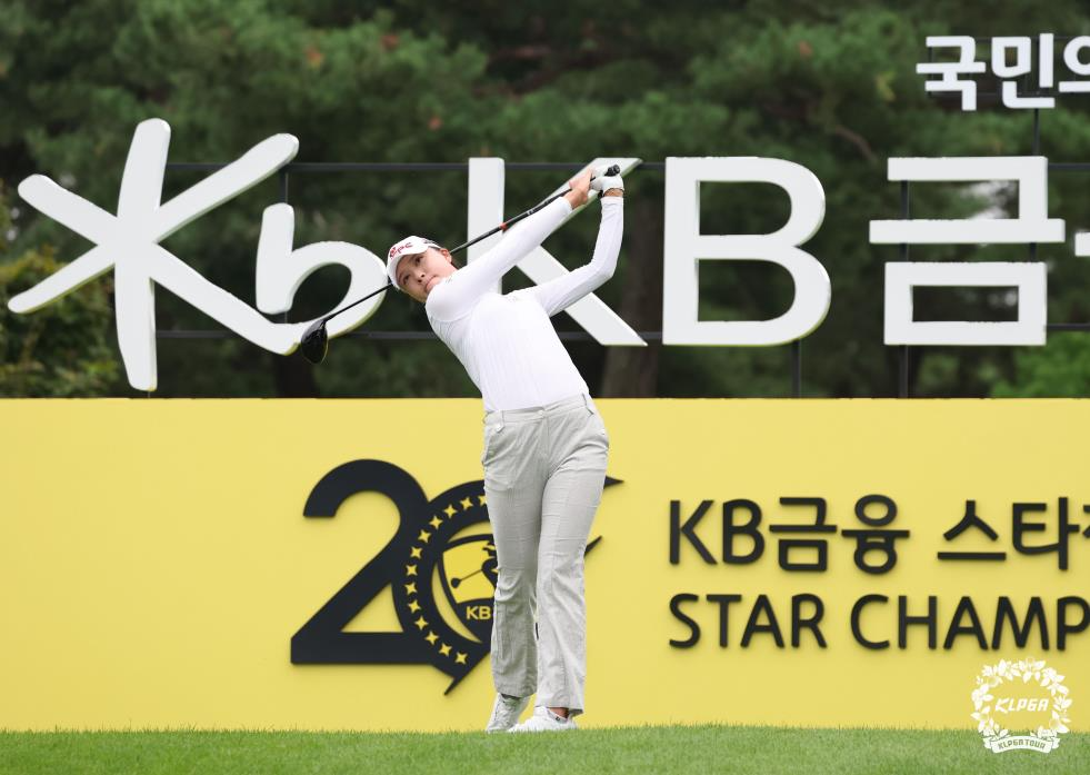 <b>문정민</b>, <b>KB금융 스타챔피언십</b> 1R 단독 선두...5언더파 67타