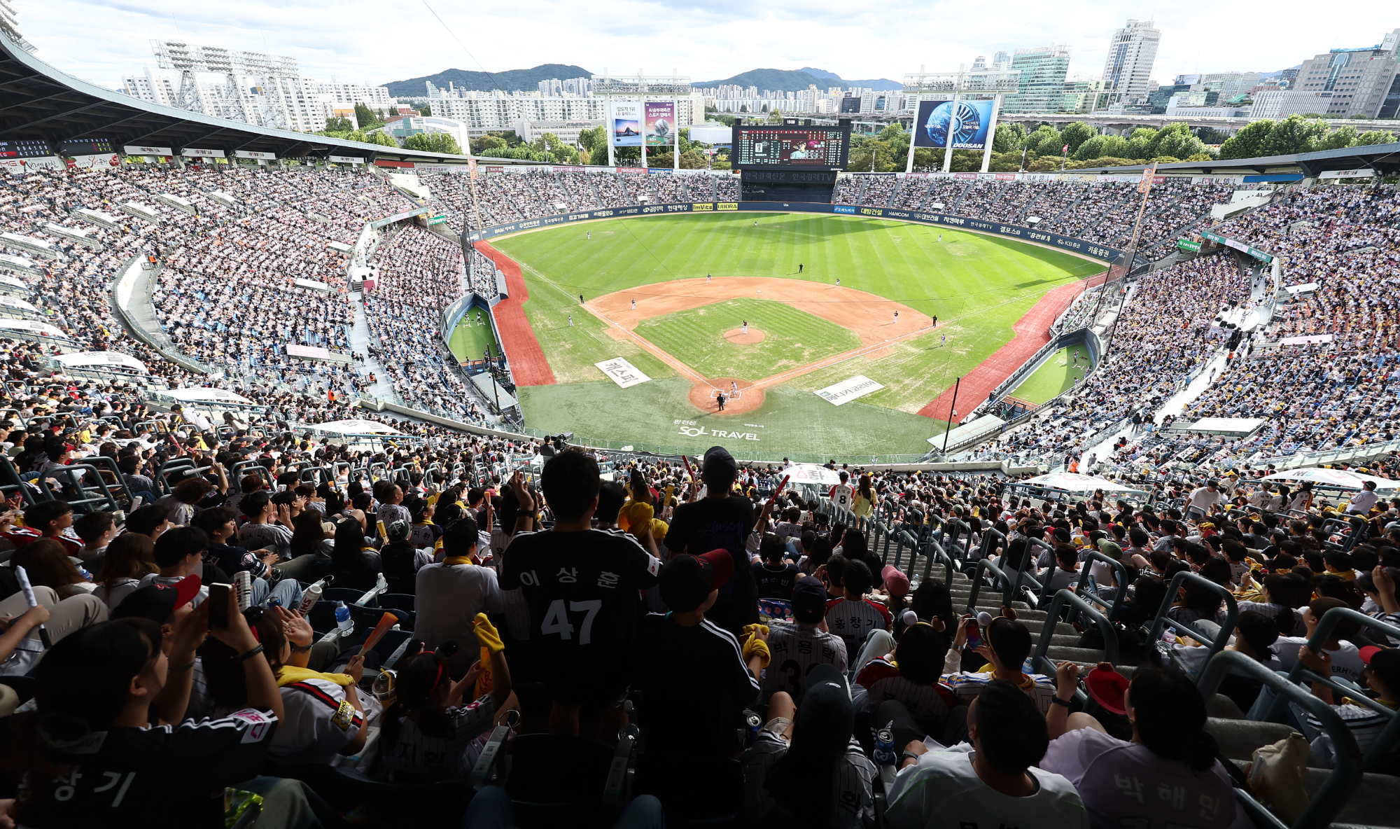 LG, 한 시즌 홈 <b>관중</b> 140만명 <b>돌파</b>...<b>프로야구</b> 역대 두 번째
