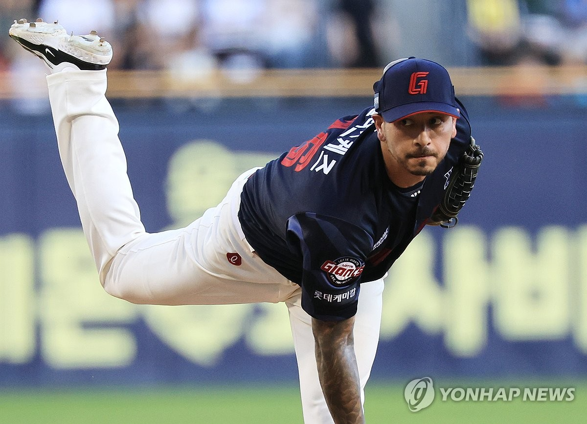 '기적의 희극이냐, 또 한 번의 비극이냐'…김태형 <b>롯데</b> 감독, 5위 <b>운명</b> ...