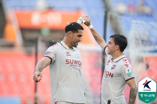 '4명 연쇄 퇴장' 제주, <b>수원FC</b>에 3-4 패배...싸박 멀티골로 득점왕 등극
