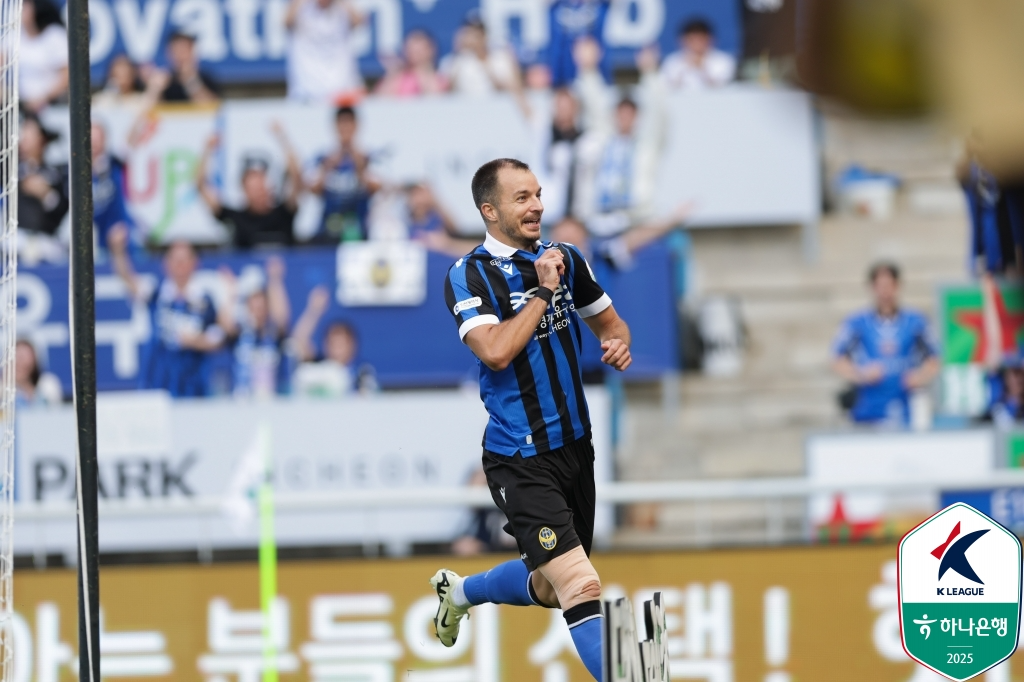 <b>무고사</b> 19호골 <b>인천</b>, <b>수원</b>과 1-1 무승부...남은 6경기 중 3승만 더하면 ...