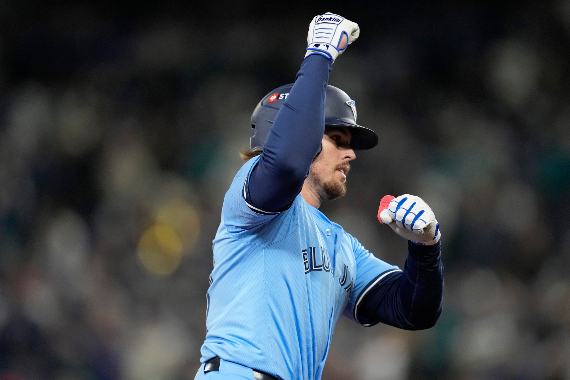 <b>토론토</b>, <b>홈런</b> 5방 <b>폭발</b>로 시애틀 13-4 대파...ALCS 1승 2패, 3차전 반격 ...