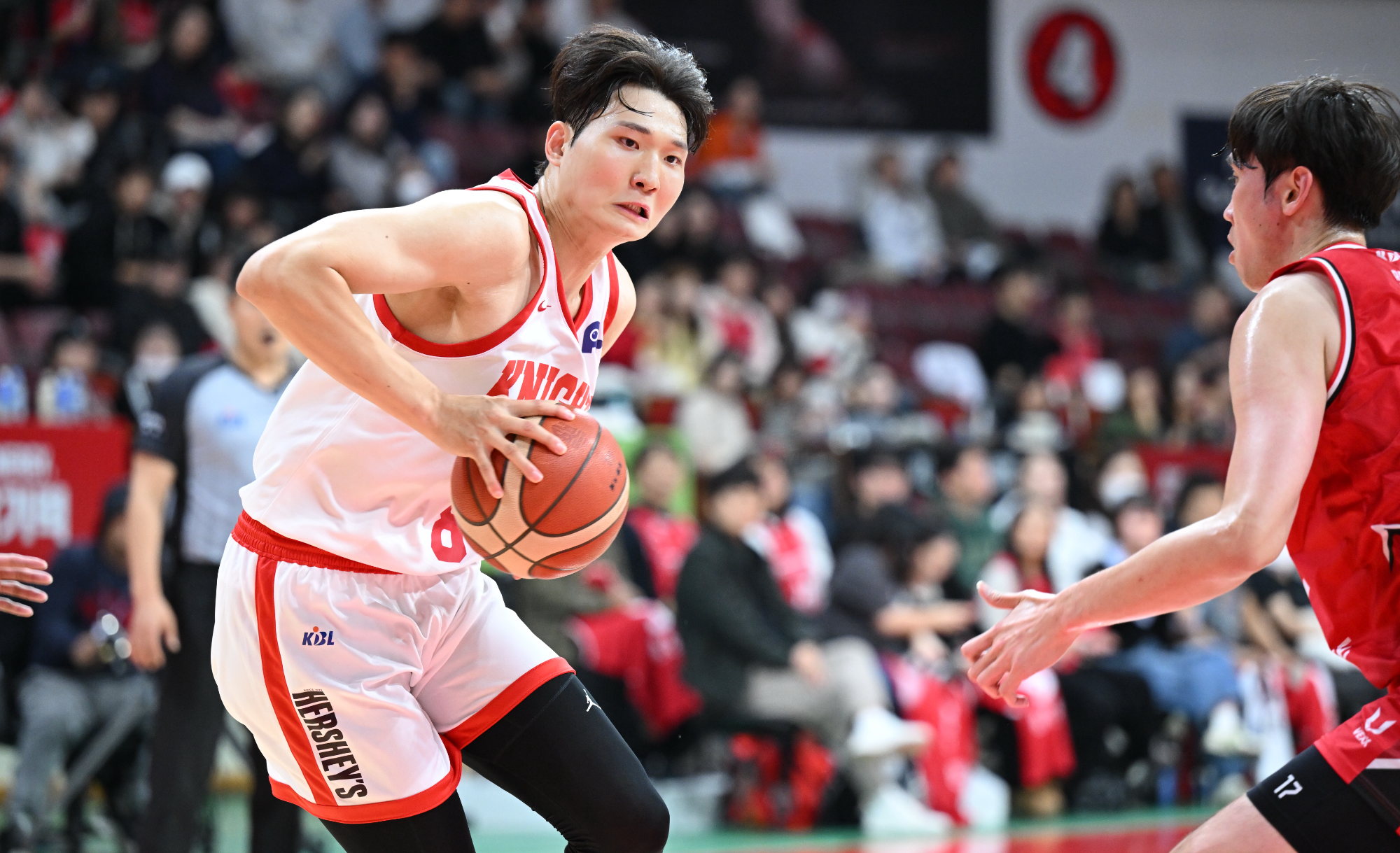 부상 복귀 <b>안영준</b>, 21점 폭발...SK, 정관장에 2점차 역전승