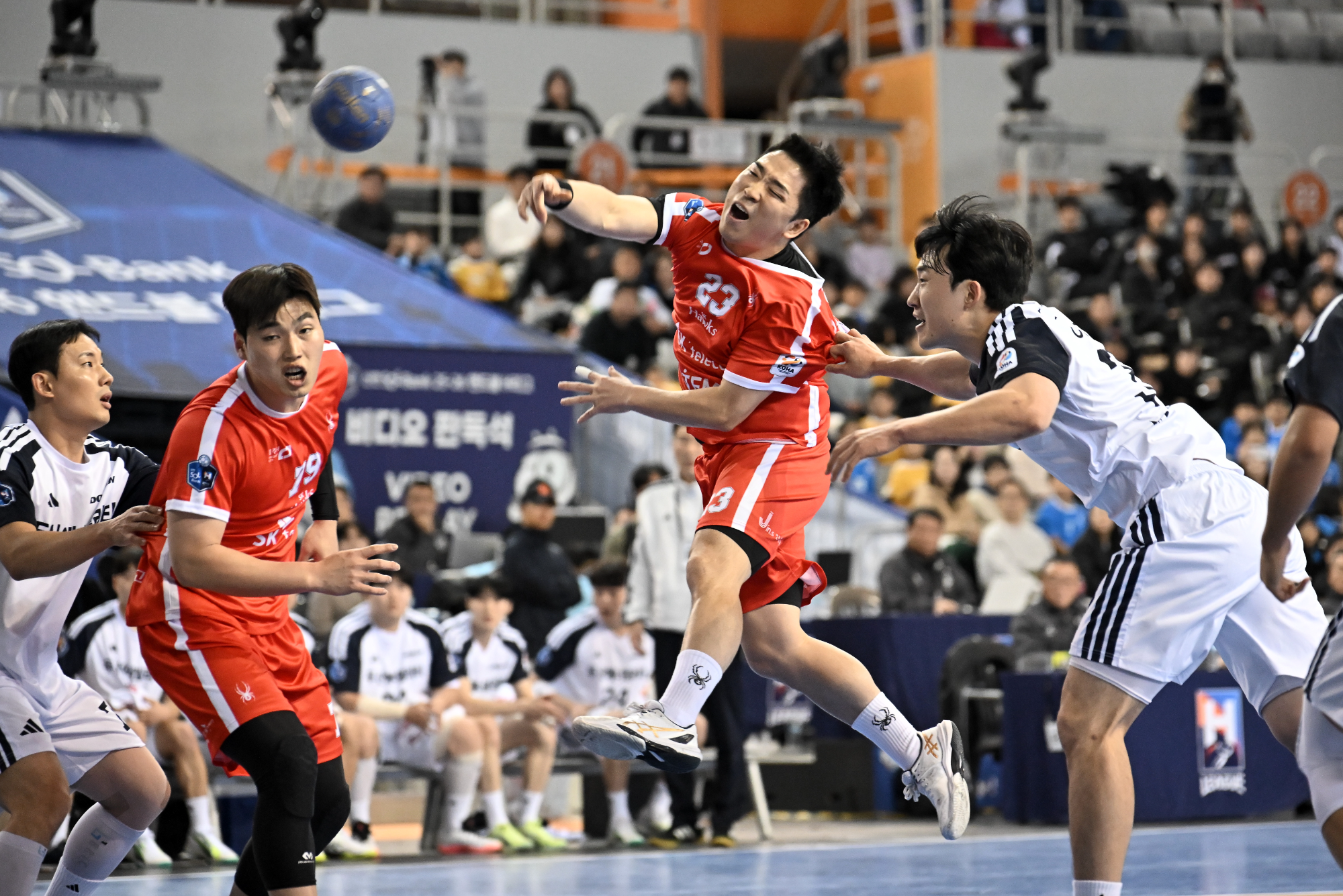 <b>SK</b>, 핸드볼 <b>개막전</b>서 <b>두산</b> 23-20 격파...지난 시즌 챔프전 준우승 설욕