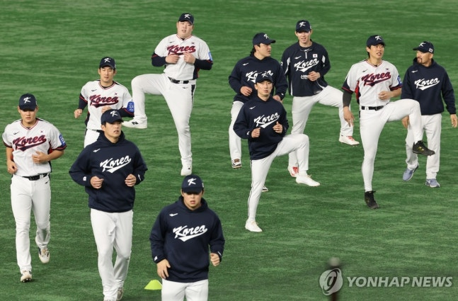 대표팀의 '선택과 집중' <b>한동희 4번</b> 기용, 노시환 제외...2차전 라인업 ...