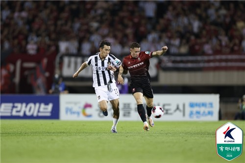 '무패 행진 5경기' FC<b>서울</b>, <b>부천</b> 3-1 <b>제압</b>하고 선두 굳혔다