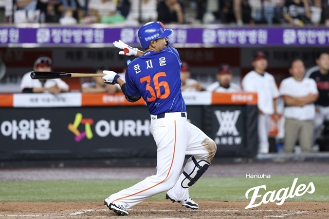 '8회 <b>10득점 폭발</b>' <b>한화</b>, LG 14-4 완파...한지윤 3점포에 노시환 홈런까...