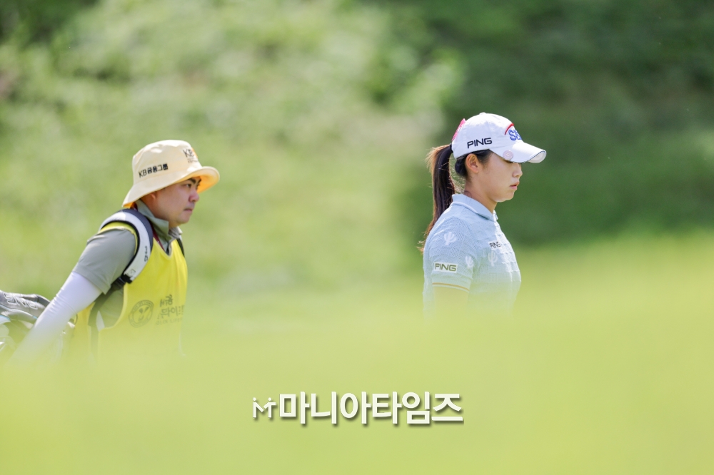 [MT포토] 버디 찬스를 만드는 <b>김지윤</b>