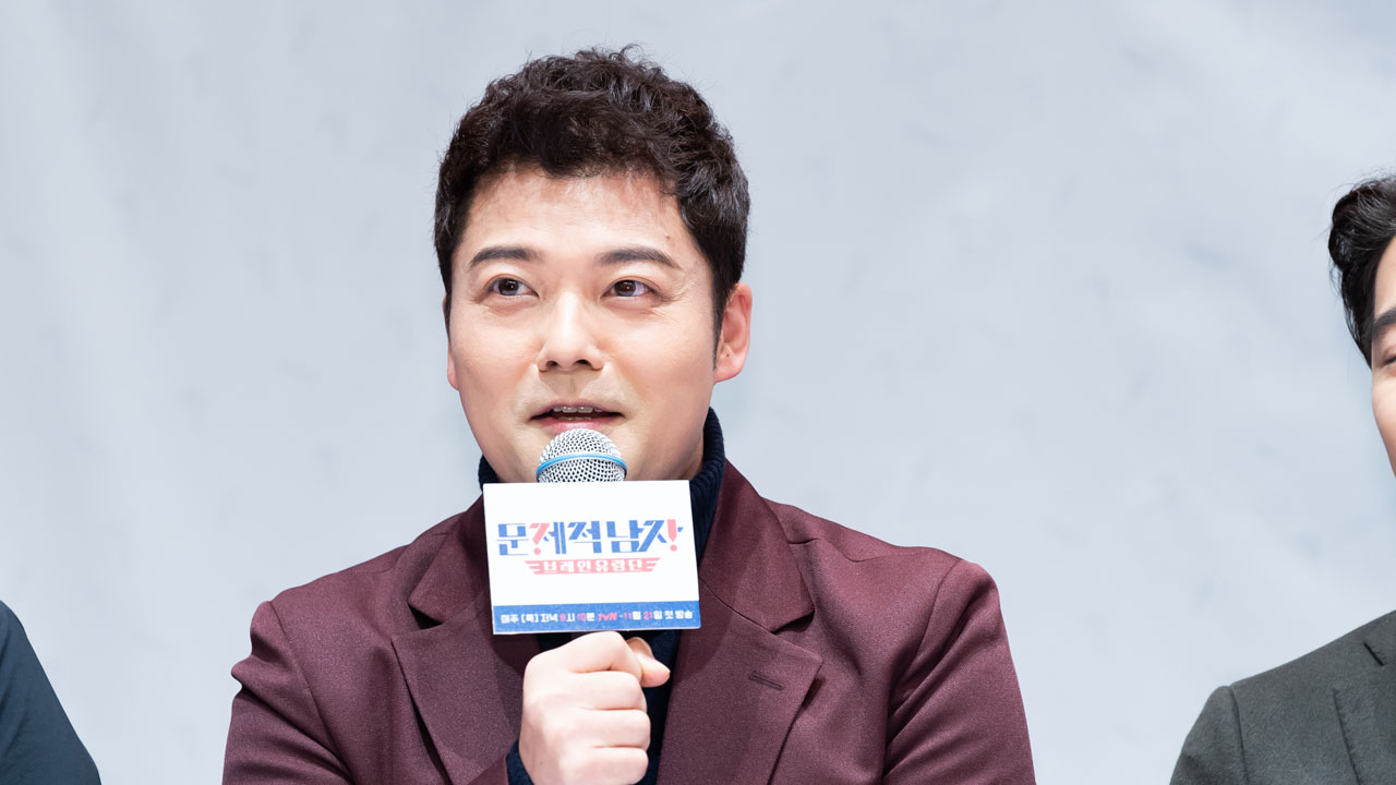 [열애 <b>인정</b>④] <b>전현무</b> "이혜성 아나운서와 열애 축하 감사"