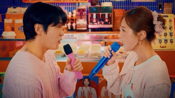 [스타N이슈] <b>문원</b>과 결혼 우려 증폭…신지, <b>논란</b>에 직접 입 열까