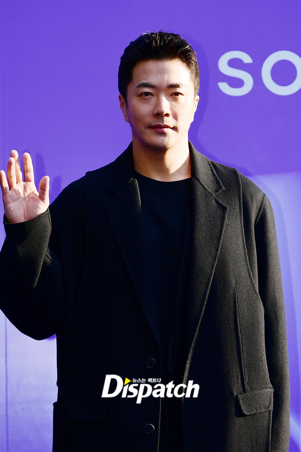 PIC&映像>俳優クォン・サンウはオールブラックファッションで