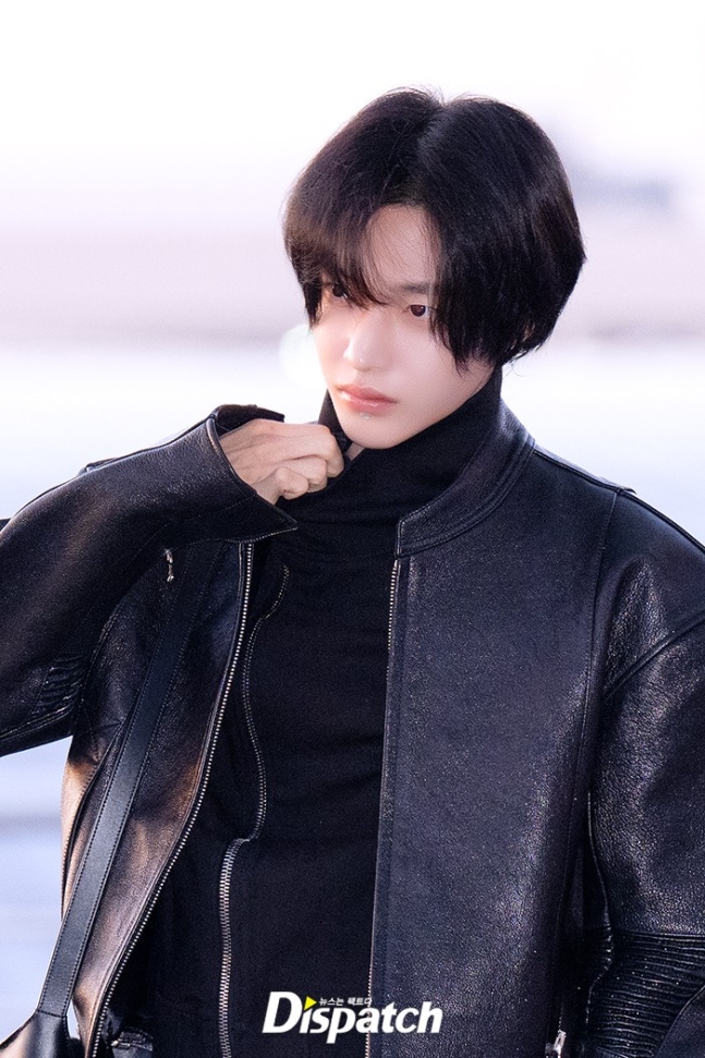 원빈님 올블랙 패션으로 시크한 매력 발산
