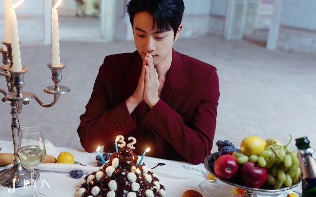이탈리아에서 디아이콘 24호를 장식한 진님의 화보예요